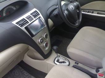 2005 Toyota Belta Photos