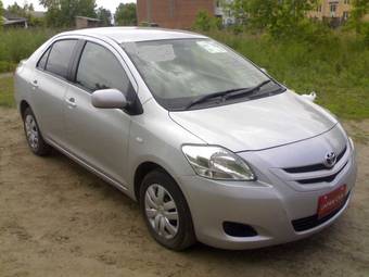 2005 Toyota Belta Photos
