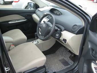 2005 Toyota Belta Photos