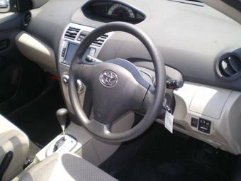 2005 Toyota Belta Pictures