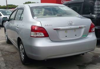 2005 Toyota Belta Photos