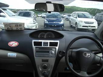 2005 Toyota Belta Photos