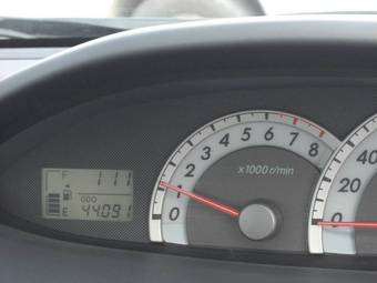 2005 Toyota Belta Pictures