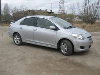 2005 Toyota Belta Photos