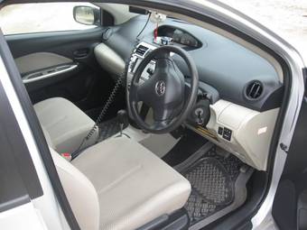 2005 Toyota Belta Photos