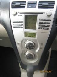 2005 Toyota Belta Photos