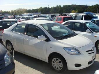 2005 Toyota Belta Photos