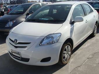 2005 Toyota Belta Pictures