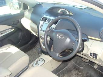 2005 Toyota Belta Photos