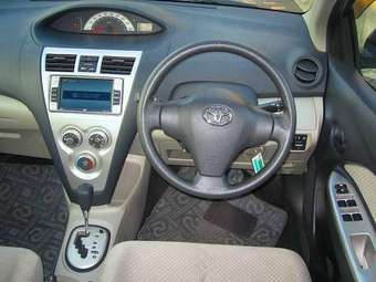 2006 Toyota Belta Photos