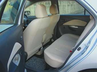 2006 Toyota Belta Photos