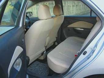 2006 Toyota Belta Photos