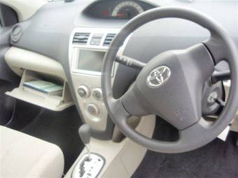 2006 Toyota Belta Pictures