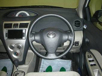 2006 Toyota Belta Photos