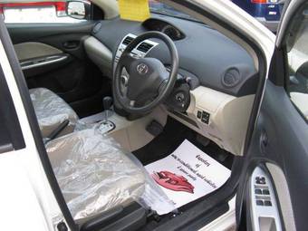 2006 Toyota Belta Pictures