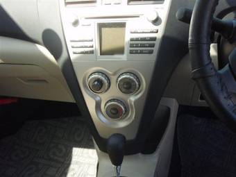 2006 Toyota Belta Photos