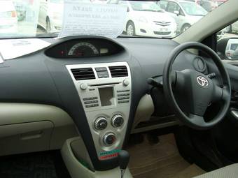 2006 Toyota Belta Photos