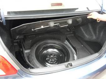 2006 Toyota Belta Images