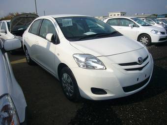 2006 Toyota Belta Photos