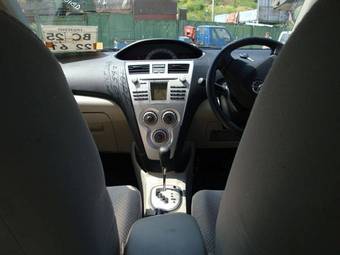 2006 Toyota Belta Pictures