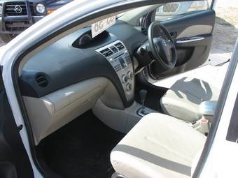 2006 Toyota Belta Images