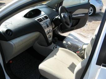 2006 Toyota Belta Photos