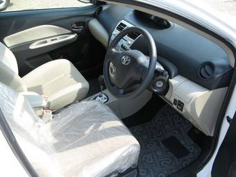 2006 Toyota Belta Photos