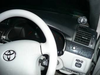2002 Toyota Brevis Photos
