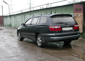 1995 Toyota Caldina Images