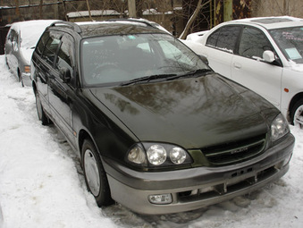 1998 Toyota Caldina Photos