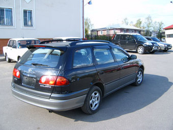 1998 Toyota Caldina Images