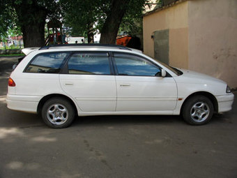 1998 Toyota Caldina Pictures