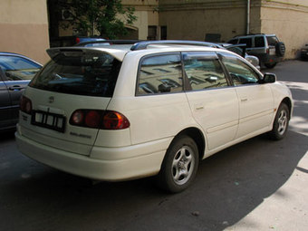 1998 Toyota Caldina Photos