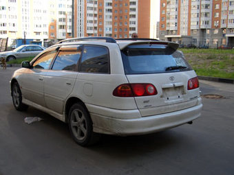 1998 Toyota Caldina Pics