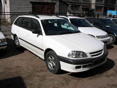 1998 Toyota Caldina Images