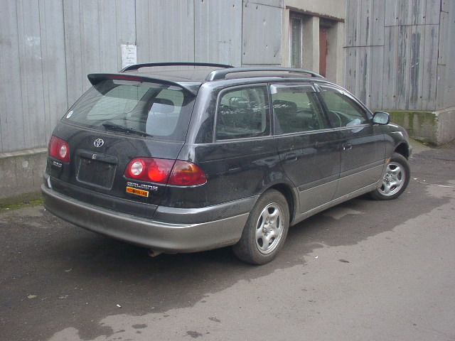 1999 Toyota Caldina Pictures