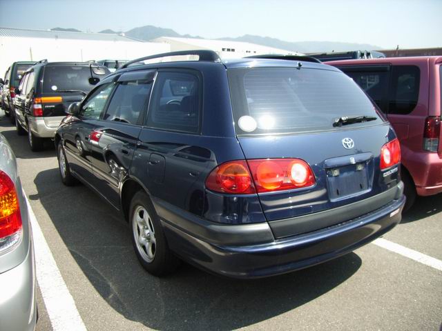 1999 Toyota Caldina Photos