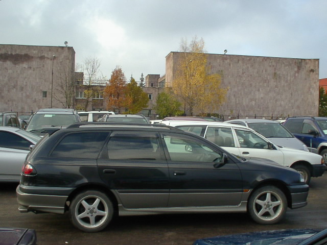 1999 Toyota Caldina Photos