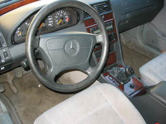 1999 Toyota Caldina Pictures