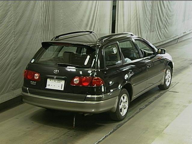 1999 Toyota Caldina Pictures