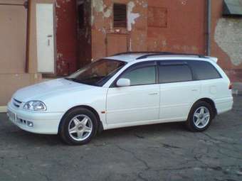 1999 Toyota Caldina Pictures