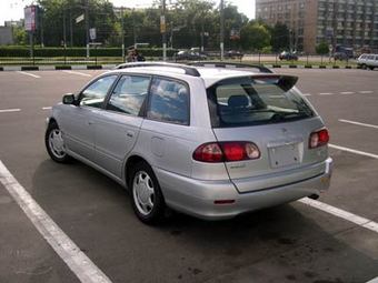 2000 Toyota Caldina Pictures