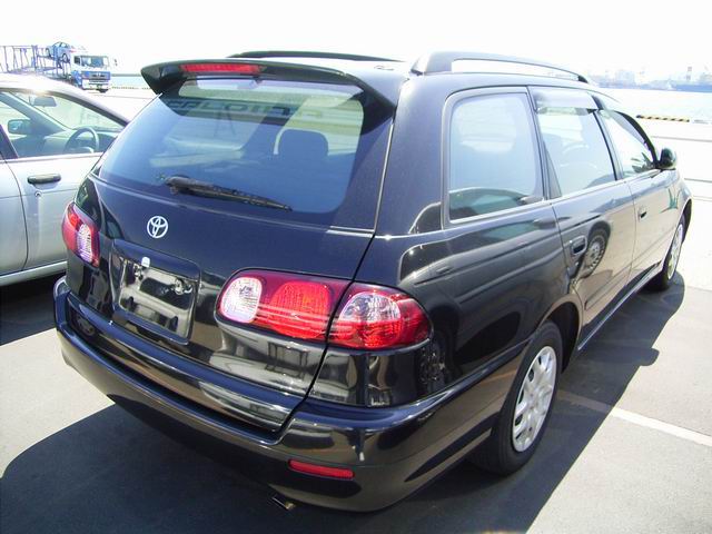 2000 Toyota Caldina Pictures