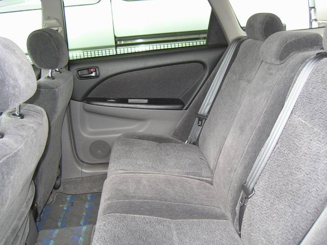 2000 Toyota Caldina Pictures
