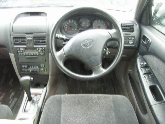 2000 Toyota Caldina Images