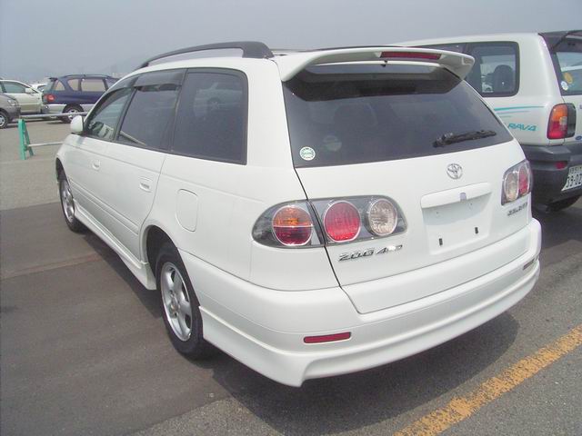 2000 Toyota Caldina Pictures