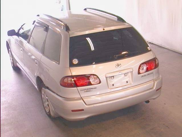 2000 Toyota Caldina Pictures