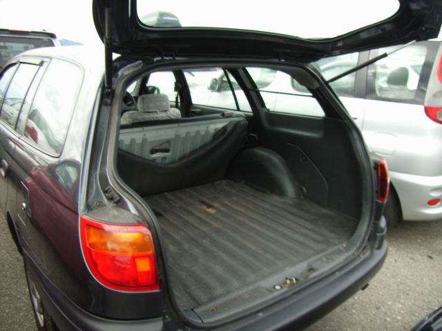 2000 Toyota Caldina Pictures