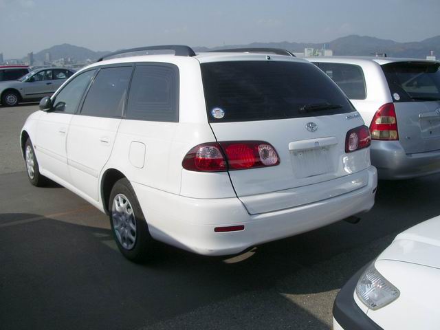 2000 Toyota Caldina Pictures