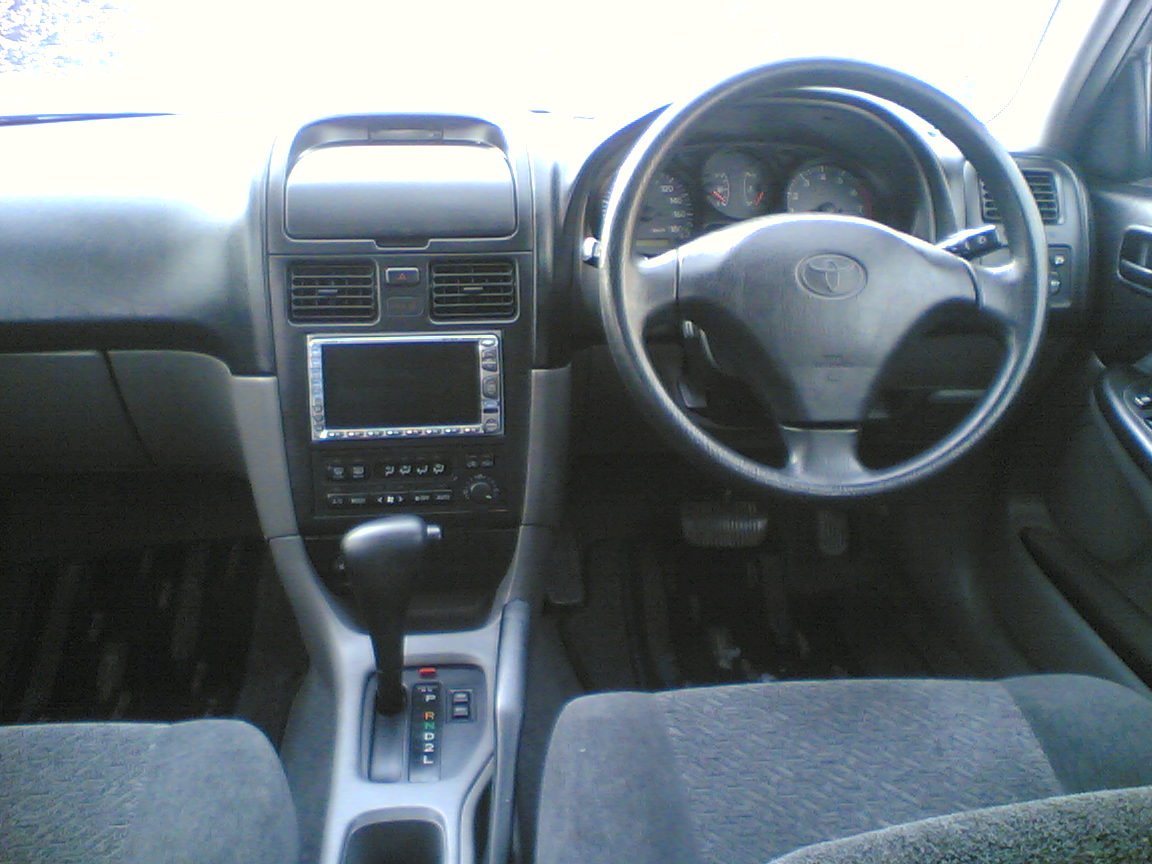 2000 Toyota Caldina Pictures